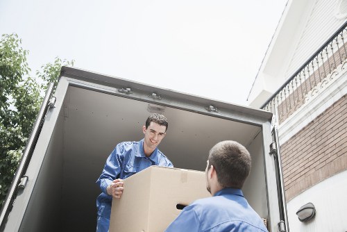 Wardrobe boxes and packing materials for a smooth move in Wimbledon